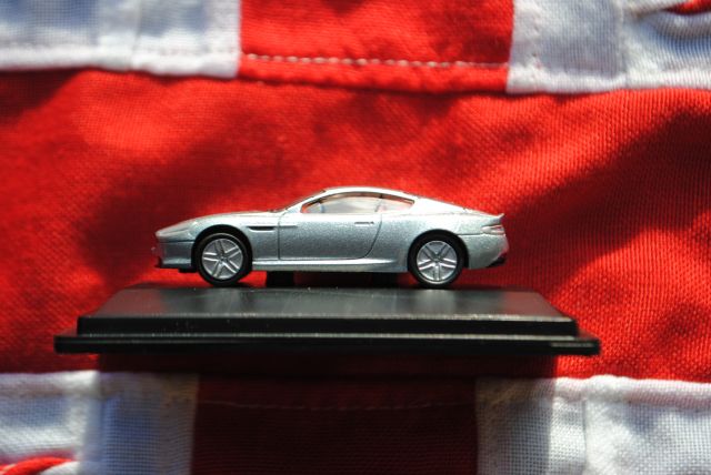 75AMDB9001 Aston Martin DB9 Coupe Skyfall Silver